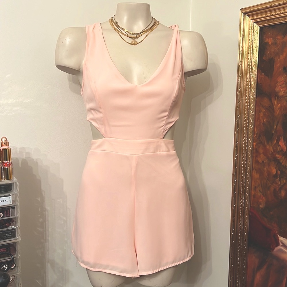 Forever21 cut out romper (M)